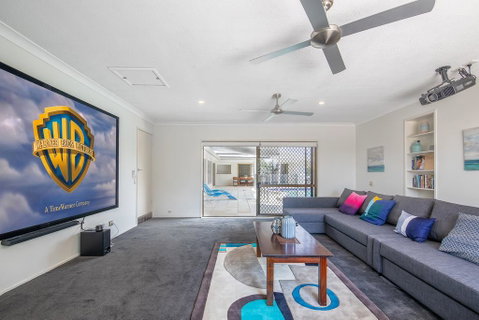 Homely Getaways In Broadbeach Waters - Accommodation Fremantle 0