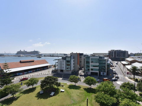 Honeysuckle Haven - Harbour Facing + Walk To Restaurants - Accommodation Fremantle 0