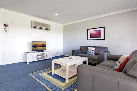 Horizons Golf Club, Villa 126 - Accommodation Fremantle 1
