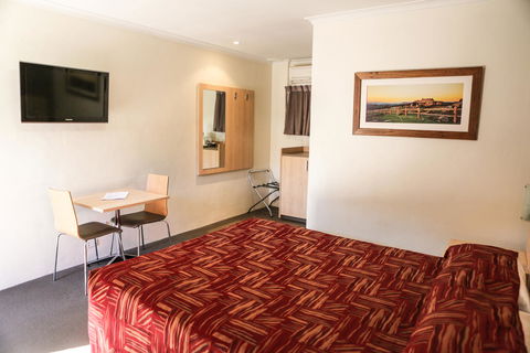 Hotel Canobolas Motel And Units - Accommodation Fremantle 3
