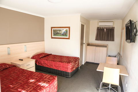Hotel Canobolas Motel And Units - Accommodation Fremantle 2
