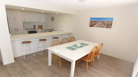 Kanandah 5 - By The Lake! - Accommodation Fremantle 2