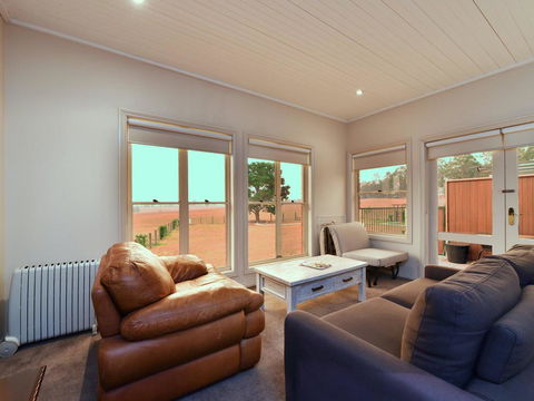 King I - You Can Honestly Walk To Bimbadgen And Hope Estate Concerts - Accommodation Fremantle 1