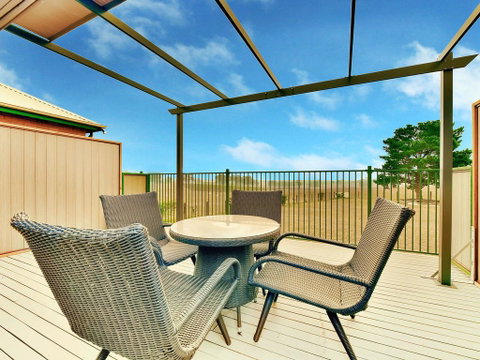 King Retreat Estate - You Can Honestly Walk To Bimbadgen And Hope Estate Concerts - Accommodation Fremantle 1