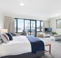 King size studio with water view walk to the city - Accommodation Fremantle