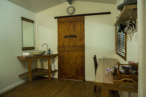 Kingfisher Cabin - Accommodation Fremantle 3