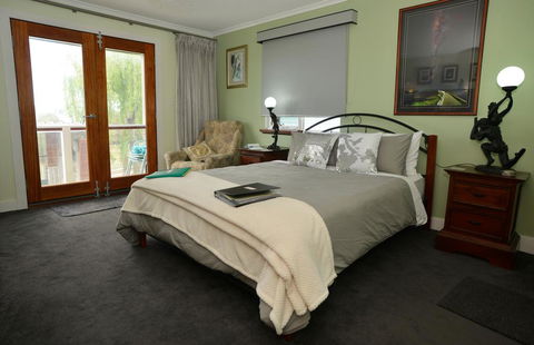 Kinsellas Water Views - Accommodation Fremantle 2