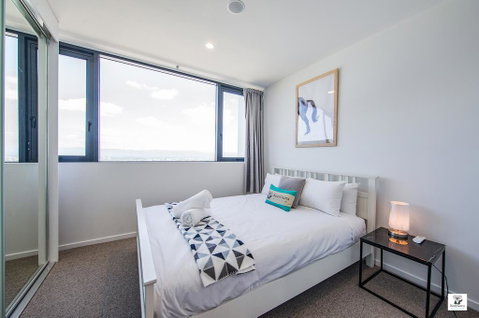 KOZYGURU BROADBEACH AMAZING VIEW 2 BED APT + FREE PARKING WALK TO BEACH QBR004 - Accommodation Fremantle 1