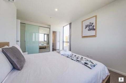 KOZYGURU BROADBEACH AMAZING VIEW 2 BED APT + FREE PARKING WALK TO BEACH QBR004 - Accommodation Fremantle 2