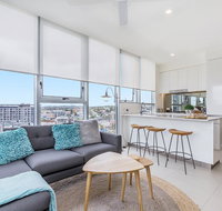 KOZYGURU NEWSTEAD DESIGNER 2 BED APT FREE PARKING POOL  GYM QNE088 - Accommodation Fremantle