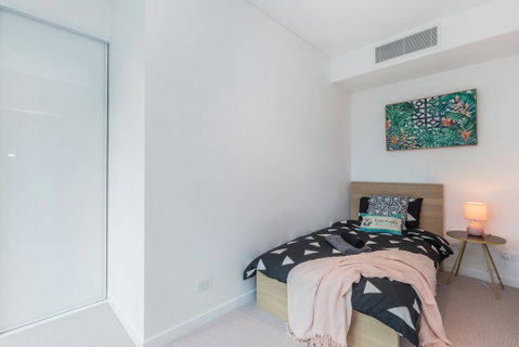 KOZYGURU SKYTOWER BRISBANE CBD 2 BED APT QBN222-1815 - Accommodation Fremantle 3