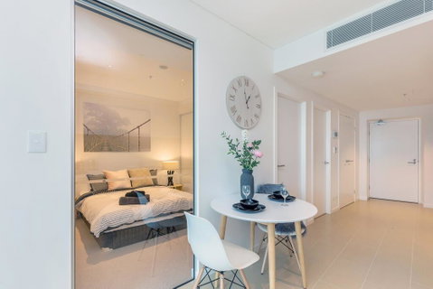 KOZYGURU SKYTOWER BRISBANE CBD 2 BED APT QBN222-1815 - Accommodation Fremantle 1