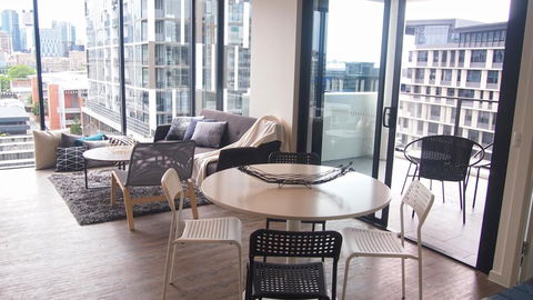 KOZYGURU SOUTH BRISBANE CITY VIEW 2 BED APT+ FREE PARKING QSB027-708 - Accommodation Fremantle 0