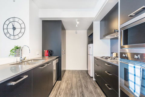 KOZYGURU SOUTH BRISBANE FUNKY 1 BED APT FREE PARKING QSB027-1810 - Accommodation Fremantle 2