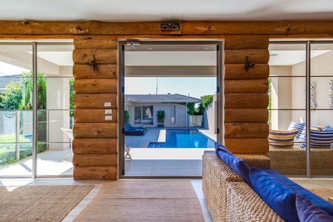 Kraimorie Large Family Beach House With Pool, Superb Water Views, Pool, And Games Room - Accommodation Fremantle 3