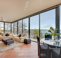 Kylakin - Derwent River Waterfront Views Tennis Court Foxtel - Accommodation Fremantle