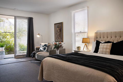 Lake Como Studio - Accommodation Fremantle 2