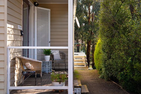 Lake Como Studio - Accommodation Fremantle 0