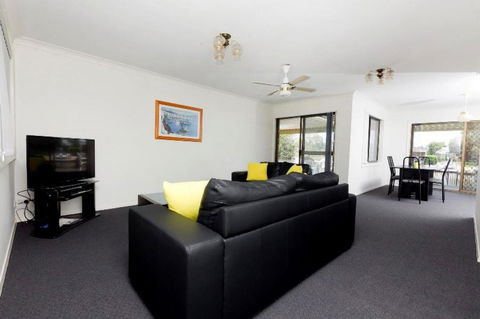 LAKE HOUSE ON ELOUERA - Accommodation Fremantle 3
