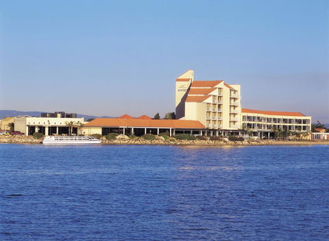 Lakes Hotel - Accommodation Fremantle 0