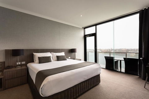Lakes Hotel - Accommodation Fremantle 2