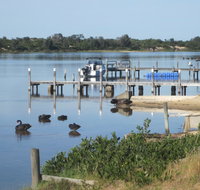 Lakes Waterfront Motel and Cottages with King Beds - Accommodation Fremantle