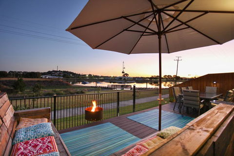 Lakeside Deck House - Accommodation Fremantle 0