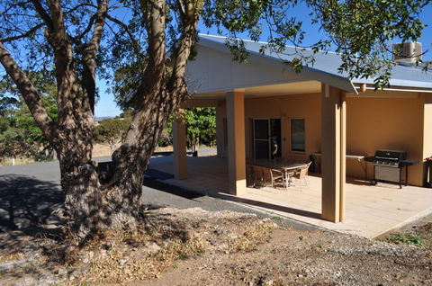 Lambert Estate Retreat - Accommodation Fremantle 0