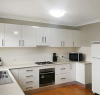 Large 5-Bedroom House with Wifi  Netflix Close to Taronga Western Plains Zoo - Accommodation Fremantle