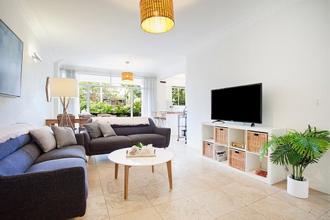 Light And Airy Garden Apartment Steps From Surf - Accommodation Fremantle 0