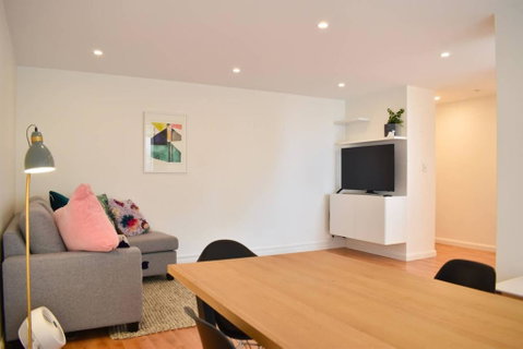 Light And Airy North Bondi Apartment - Accommodation Fremantle 2