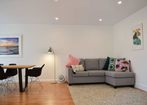 Light And Airy North Bondi Apartment - Accommodation Fremantle 0