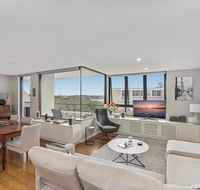 Light filled apartment with sweeping harbour views - Accommodation Fremantle