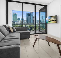 Luxe Apartment with Balcony and Pool Near Galleries - Accommodation Fremantle