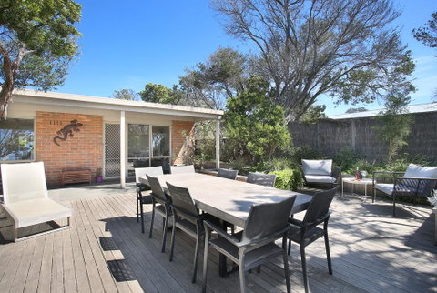Luxury Beach House Only 250m To No 16 Back Beach! - Accommodation Fremantle 1