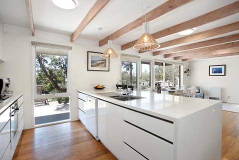 Luxury Beach House Only 250m To No 16 Back Beach! - Accommodation Fremantle 0