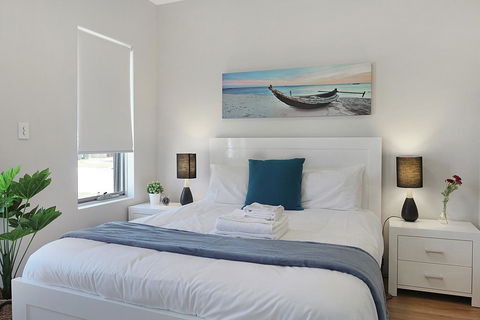 LUXURY HOUSE 10 MIN FROM BEACH WIFI+NETFLIX SLEEP 9 - Accommodation Fremantle 2