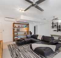 Luxury Pool Side Apartment in Beachfront Resort - Accommodation Fremantle
