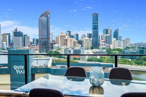 Luxury River City Views With Pool, Gym, Cafe, WiFi, Hospital - Accommodation Fremantle 1