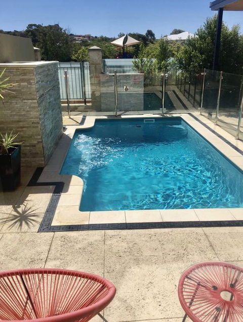 LUXURY VILLA W POOL & SPAS - Accommodation Fremantle 3