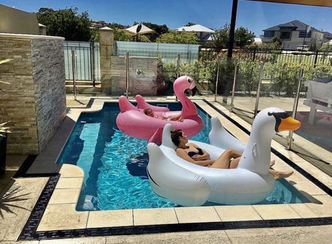 LUXURY VILLA W POOL & SPAS - Accommodation Fremantle 1