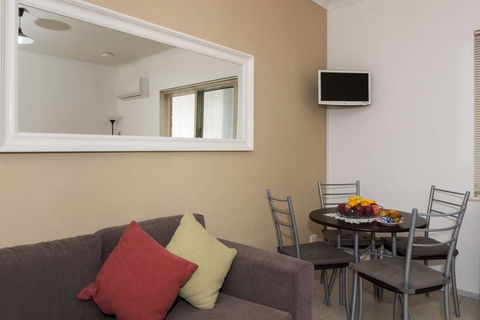 M104 Central Location In Free Transit Zone - Accommodation Fremantle 0