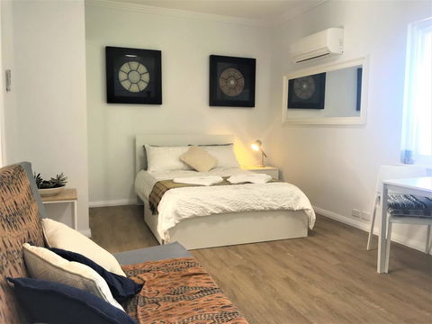 M207 Within The Free Transit Zone. Central Studio - Accommodation Fremantle 1