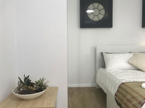 M207 Within The Free Transit Zone. Central Studio - Accommodation Fremantle 2