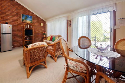 Macadamia Court, Unit 2, 8 Government Road - Accommodation Fremantle 0