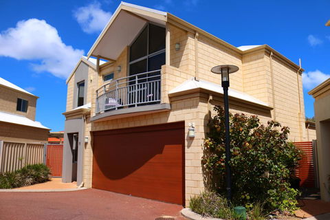 MANDURAH On The TERRACE - Accommodation Fremantle 0