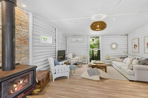MARTHA COTTAGE - MT MARTHA - Accommodation Fremantle 0