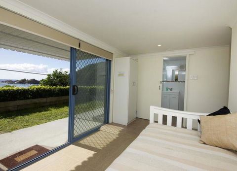 Mick's Apartment - Seal Rocks Beachfront - Accommodation Fremantle 2