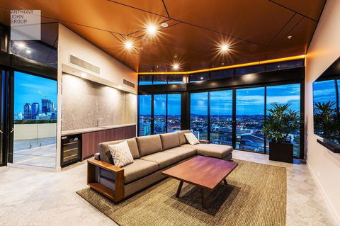 Modern Apartment In South Brisbane Infinity Pool - Accommodation Fremantle 3