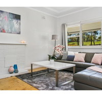 Modern Aus home on the edge of North Ryde Oval - Accommodation Fremantle